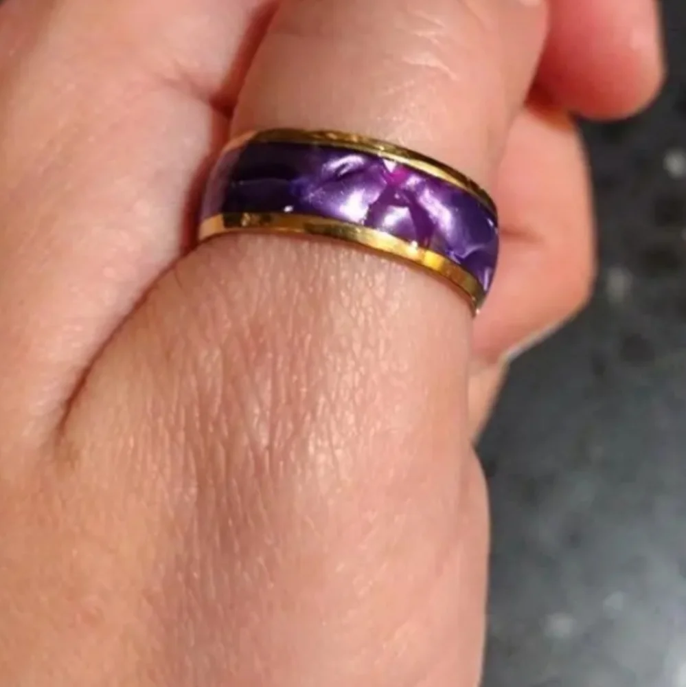 🆕️MENS STYLISH TUNGSTEN GOLD RING SIZE 13~PURPLE INLAY PROMISE/WEDDING RING (M)